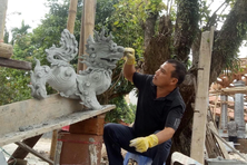 “Phù thủy” của những bức phù điêu
