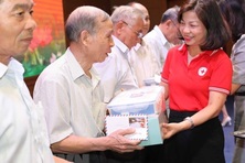 Hơn 12 nghìn suất quà tới gia đình người có công tham gia giải phóng Thủ đô