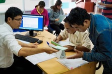 Hoàn thiện chế độ nâng bậc lương, tinh gọn tổ chức bộ máy, giảm biên chế