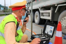 Cảnh sát giao thông ứng dụng khoa học công nghệ trong tuần tra kiểm soát