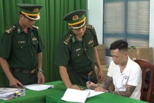 Giải cứu 11 bé gái bị ép phục vụ tình dục ở quán karaoke