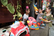 Tổ chức Trung thu cho trẻ em phù hợp, nhất là các vùng ảnh hưởng bão lũ