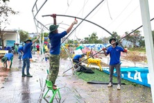 Tiếp sức người dân vùng lũ