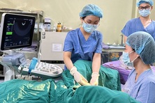 Xu hướng kết hôn muộn và “bảo hiểm sinh nở”