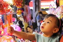Rực rỡ sắc màu trên phố Hàng Mã - “Thủ phủ” đồ chơi Trung thu