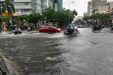 Mưa lớn liên tục trút xuống, nhiều tuyến đường, Đà Nẵng ngập cục bộ