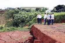 Đắk Nông xử lý các trường hợp san lấp trái phép gây sạt lở ven đường
