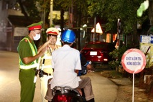 Tài xế "ma men" nhớ vanh vách địa chỉ nhà nhưng quên cả... tên mình