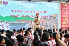 Hà Nội nhân rộng mô hình “Cổng trường học an toàn giao thông”