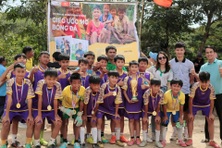Cô gái “gieo” ước mơ bóng đá đến trẻ em vùng cao