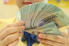 Tăng lương cơ sở 30% rất đúng lúc, như “hạn hán gặp mưa rào”