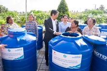 "Nước là sự sống" hỗ trợ 7.200 người dân ảnh hưởng hạn hán, xâm nhập mặn