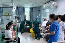 Từ vụ 20 trẻ nghi ăn nhầm thuốc diệt chuột, bác sĩ lưu ý thời gian vàng?
