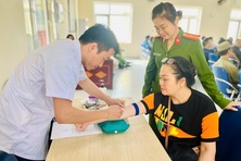 Người dân Hà Nội tích hợp ADN vào dữ liệu căn cước