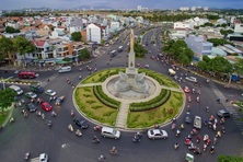 Vi phạm chuyển hướng xe, nhường đường nơi giao nhau phạt bao nhiêu từ 2025?
