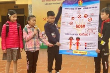 Đồng hành đúng cách giúp trẻ vượt qua nỗi đau bị xâm hại