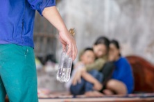 “Bão ngầm" đằng sau mỗi cánh cửa gia đình