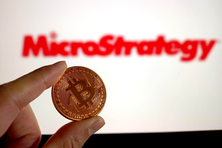 MicroStrategy mua vào bitcoin 10 tuần liên tiếp