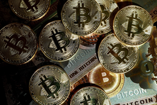 Bitcoin có lúc mất mốc 99.000 USD vì căng thẳng Trung Đông