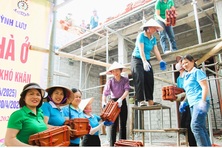 Hà Nội trao 118.035 suất quà tặng người có công dịp Quốc khánh