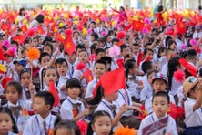 Lễ khai giảng rất tươi, dù thiếu hoa tươi