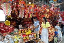Hàng truyền thống chiếm ưu thế nơi Trung thu phố cổ