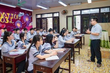 Người thầy của những “chuyến tàu” tri thức