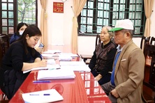 Nghệ An:  Đẩy mạnh chi trả trợ cấp người có công không dùng tiền mặt