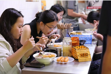 Ẩm thực Việt Nam: Từ giá trị văn hóa đến sản phẩm du lịch hút khách