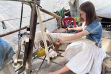 Cô gái H’Mông đưa “hồn” vải lanh ra thế giới