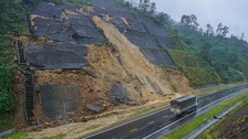 La Son-Tuy Loan Expressway faces serious landslides