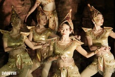 Khanh Hoa seeks halt to Ponagar Tower art show over low returns