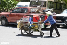 Hanoians struggle through extreme heat