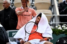 Gone with the wind as Djokovic, Thiem blown off course at Roland Garros