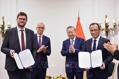 Vietnam creating best conditions for French firms: Top leader