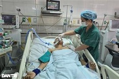 Nam Dinh woman calls for help to save husband and son