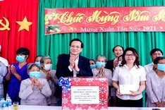 Residents at Binh Duong Centre for Social Protection receive Tet gifts