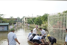 Dozens of schools in Nghe An still flooded