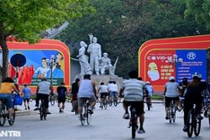 Hanoi lakes and rivers packed with people going out for exercises