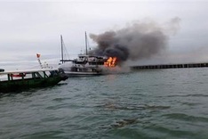 Two tourist boats catch fire on Ha Long Bay