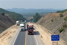 Large-size vehicles face deadly Thua Thien-Hue expressway ban