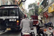 Tourist buses cause congestion in Hanoi's Old Quarter