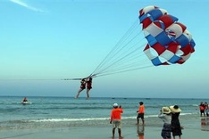 Traders in Da Nang learn foreign languages to woo more customers