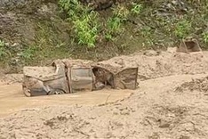 One person dies, hundreds isolated following Ha Giang landslide