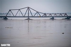 Hanoi issues boat ban amid rising flood water