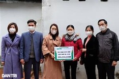 Sick family receive over VND400 million in donations