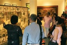 UNESCO officials, foreign diplomats explore Vietnamese lacquer paintings