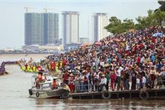 Cambodia ensures security during water festival