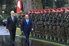 President Nguyen Xuan Phuc welcomed by Swiss counterpart in Bern city