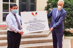 Vietnam presents 80,000 face masks to Germany